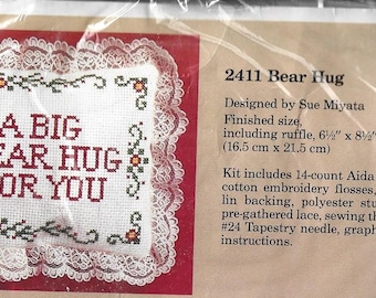 Creative Circle Bear hug pillow kit, Cross Stitch Vintage 1985