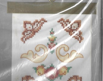 Columbia Minerva VICTORIAN BELL PULL Stamped Cross Stitch 6956 Vintage 1982