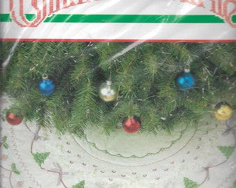 Bucilla Vintage Christmas Tree Skirt, BOWS & LACE, Stitchery Embroidery # 82507,Sealed