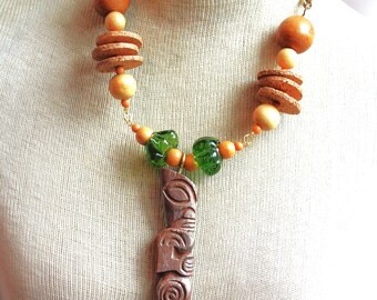 Collier sautoir ethnique, matériaux organiques, savane, perles de murano, liège, bois, naturel, Tiki, LE TOTEM