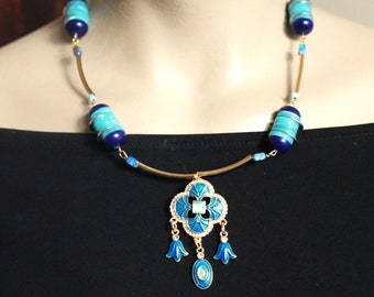 Collier art-déco, collier bleu des mers du sud, pendentif lotus bleu, perles galalithe, collier rond, BLEU OCEAN