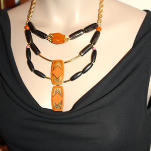 Lot De 4 Colliers Africains En Bakélite - Longs Et Gros Modèles - Art Tribal - Occasion Pour Collection