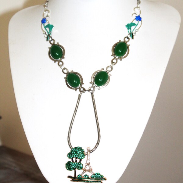 Collier sautoir parisien, Tour Eiffel, cabochons vert, argent, fleurs, arbres, Paris, TOUR EIFFEL