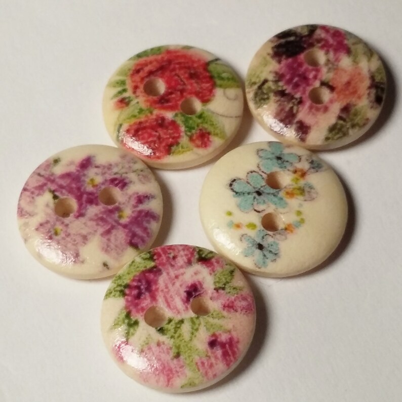 BULK 200pcs Assorted Wooden Flower 2Hole Sewing Buttons 13mm B32588H