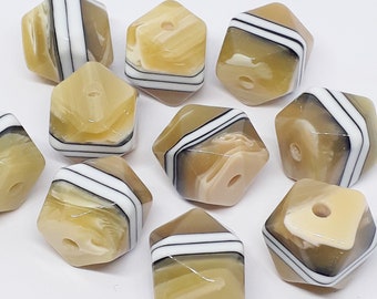 ★パラサイト 14~15ミリ珠 ビーズc(SA+) 2pcs Brown White Striped Polygon Cube Resin Beads 15mm