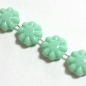 10 Stück Mintgrüne Tschechische Glas Hawaiische Blumen Perlen, 9 mm - GB33
