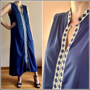 Robe chemise de nuit longue longue brodée or métallisé bleu vintage des années 70 L XL