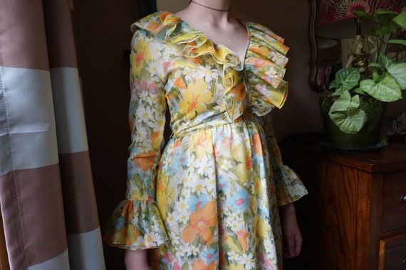 Vintage 60s Yellow floral ruffled long maxi dress… - image 6