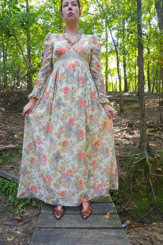 Vintage 70s Romantic Floral Prairie Peasant Dress… - image 2