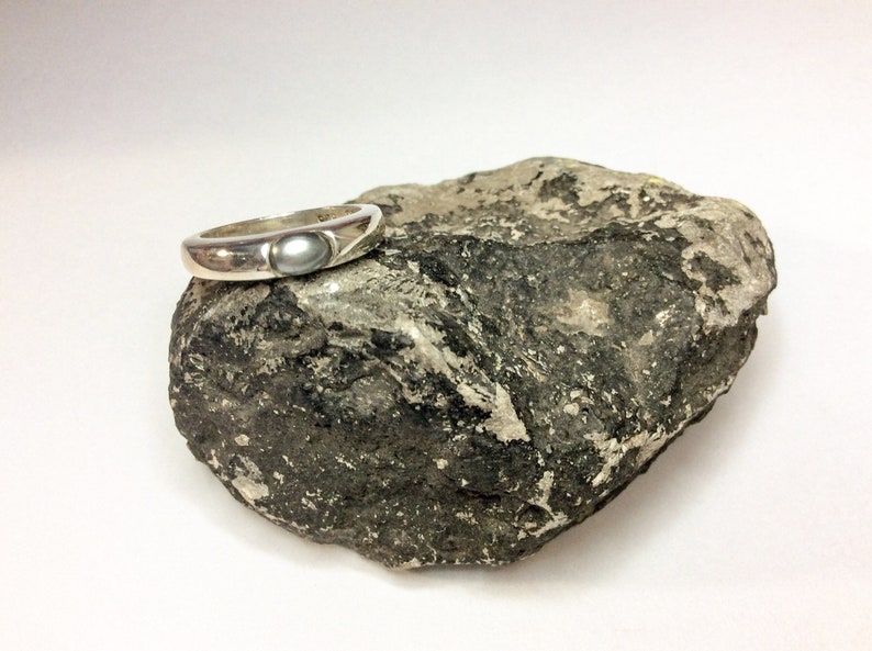 Vintage Single Pearl Sterling Silver Ring by American Designer R J Graziano Avon Circa 1976-1980 UK Size K USA 5 18 FREE Zipper Charm