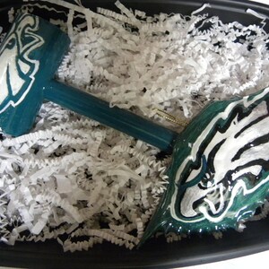 Unique Philadelphia Eagles useable hand painted crab mallet and ornament gift set.  Comes in plastic container ready to wrap