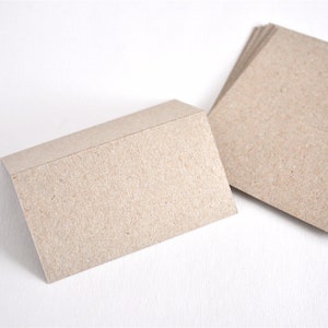 Tischkarten aus Recycling Kraftpapier, 20 Stück, nachhaltige Platzkarten Hochzeit, Tischnummern, Namensschilder, Mini Faltkarten blanko