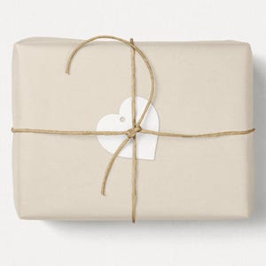 nachhaltige Geschenkanhänger in Herzform aus Recycling Kraftpapier, weiß, 5cm, Papieranhänger Hochzeit, Muttertag, Tags Geburtstag Mädchen