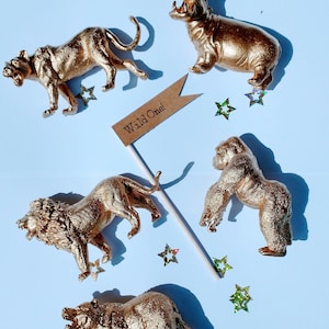 Gold safari cake topper animal, one supplied, includes a mini flag with wording of your choice.