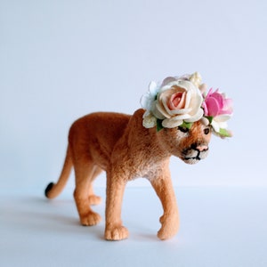 Schleich Cougar cake topper party animal, includes a personalized mini flag, add your own accessories.