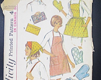 Vintage 1960's Apron With Several Variations and Oven Mitt Pattern