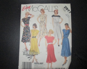 Vintage McCall&#39;s 2977 ca 1987 size Large Bust 40-42