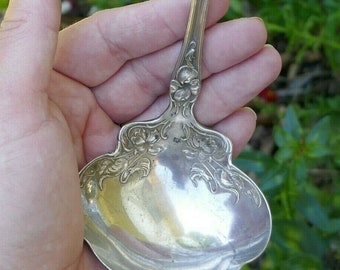 Serwery Wallace Violet 1904: chochle, łyżka do jagód i serwer do ciasta – antyczne serwery ~ srebro próby 925