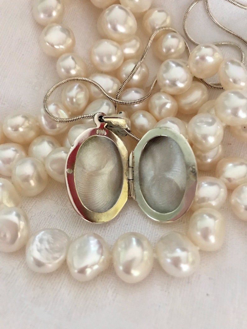 Sterling Locket Modern Oval Sterling Silver Locket NBJ3300-30 Inch Chain