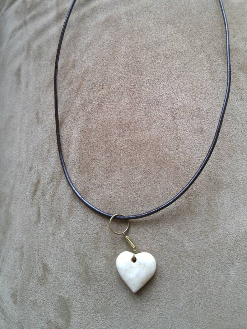 Leather Necklace with Lmestone or Walnut Heart NBJ370 image 2