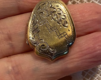 Medallón Art Déco antiguo grabado en oro macizo ~ Medallón firmado ~ Medallón antiguo ~ Piense en Downton Abbey ~ Medallón Art Déco