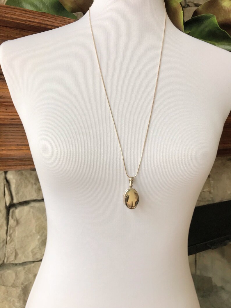 Sterling Locket Modern Oval Sterling Silver Locket NBJ3300-30 Inch Chain