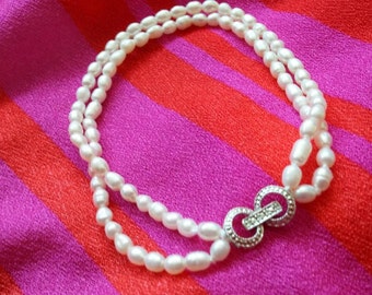 Dubbele streng rijstparelarmband ~ bruid ~ bruidsmeisje ~ bloemenmeisje ~ doop ~ communie ~ bevestiging