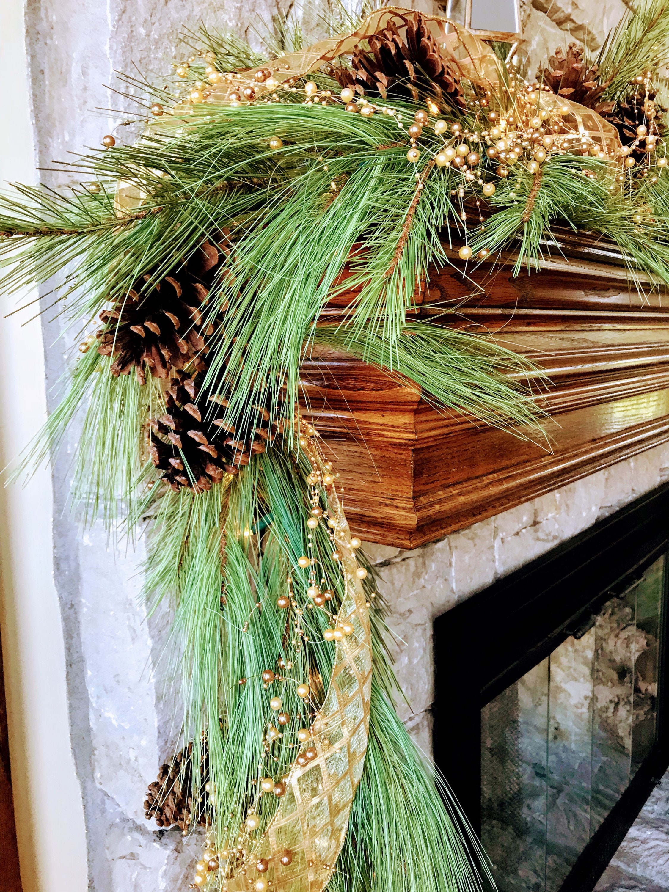 BOICXM Lot de 30 branches de pin artificielles faux pics de verdure pour guirlande et décoration de Noël aiguilles de pin artificielles 23,9 cm