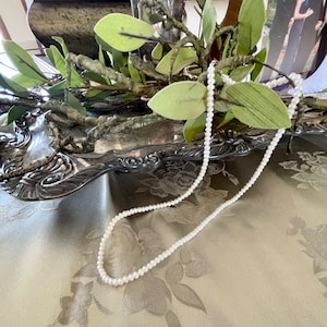 Elegante kleine parelketting ~ AAA-graad 3 mm parelketting en armband ~ 14 kt gouden sluiting ~ (Think Downton Abbey) bruid en bruid