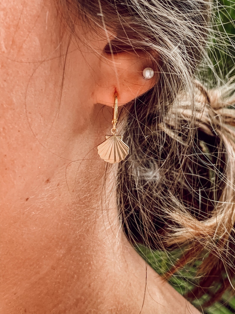 Scallop Hoop Earrings main image 0