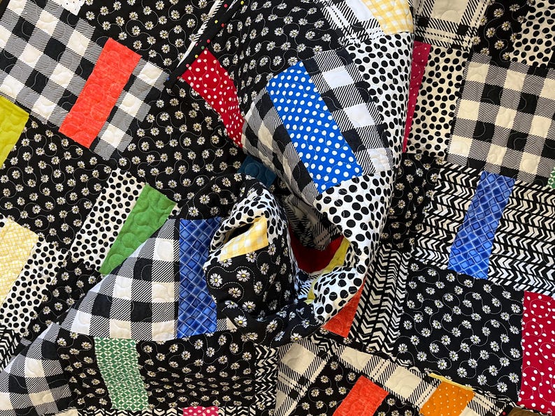 Black and White Vibrant Quilt - Etsy