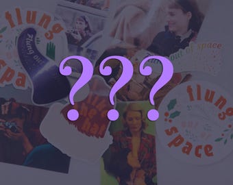 Puede incluir: Una colección de pegatinas con varios diseños y texto, incluyendo las frases "flung out of space" y "like the hat". Las pegatinas presentan imágenes de personas y objetos, con una superposición de signo de interrogación morado.
