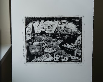 Puede incluir: Grabado en madera en blanco y negro de una ciudad con un campanario de iglesia y montañas en el fondo. La impresión se titula "Atardecer en invierno" y está firmada por el artista.