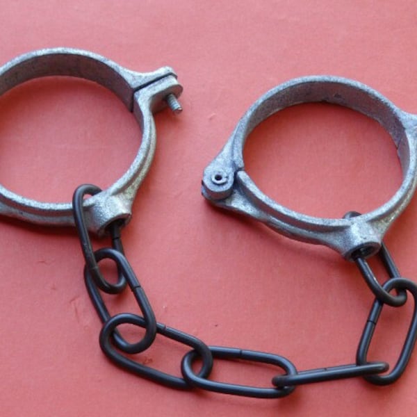 Old Metal Wrist Cuffs with Chain LOCKABLE RESTRAINTS SHACKLES - Escape Escapology #2