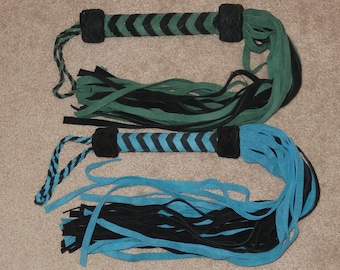 NUOVO Flogger in pelle scamosciata verde calabrone o turchese - TONCHINOSO e sorprendente