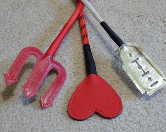 NUOVO CUORE AMORE Forcone Lama di rasoio Frusta da equitazione in pelle Quirt Equestre - Bastone da innamorato Frusta per San Valentino