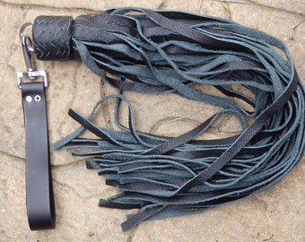 Wunderschöne schwarze Leder SWIVEL FINGER Flogger - Katze von 9 Schwänzen - Top-Qualität-Leder