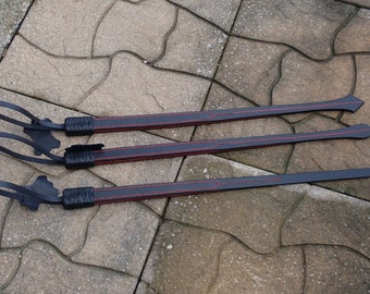 Die lange dünne Klatsche des KING'S STAFF - voll flexibel - 100% schwarzes Leder