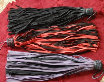 Heavy Thuddy Knuckle Schwarz Lila Rot Knopf Florentiner Leder Flogger - NEU MUST SEE