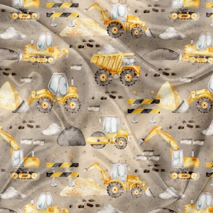 Peut inclure: Illustration à l'aquarelle de véhicules de chantier, notamment des excavatrices, des tombereaux et des rouleaux compresseurs, sur fond beige. Le motif présente des rubans de signalisation jaunes et noirs, des tas de sable et des nuages gris.
