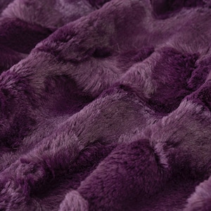 Faux Fur Shannon Fabrics - Luxe Cuddle Hide Berry (purple)
