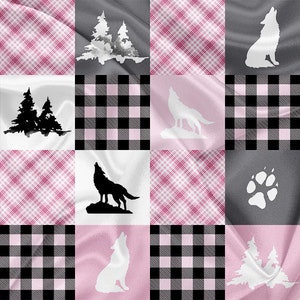Peut inclure: Un tissu à carreaux rose et gris avec des silhouettes de loup et d'arbres blanches. Le tissu a un motif répétitif de carrés à carreaux avec un loup blanc hurlant à la lune, une silhouette d'arbre et une empreinte de patte.