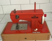 Child size Regina Orange sewing machine hand crank Germany Metal 1940 39 s collectible display