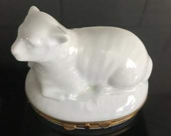 Limoges Trinket box hinged lid All White Lamb figural collectible  gold trim collectible display Chamart France Limoges ring box jewelry