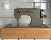 Child size KAY AN EE sewing machine taupe Chrome metal original 1940 39 s hand crank collectible display battery operated