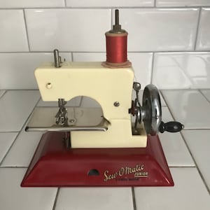 Child Size Stitchmistress Burgundy Sewing Machine Hand Crank Heavy