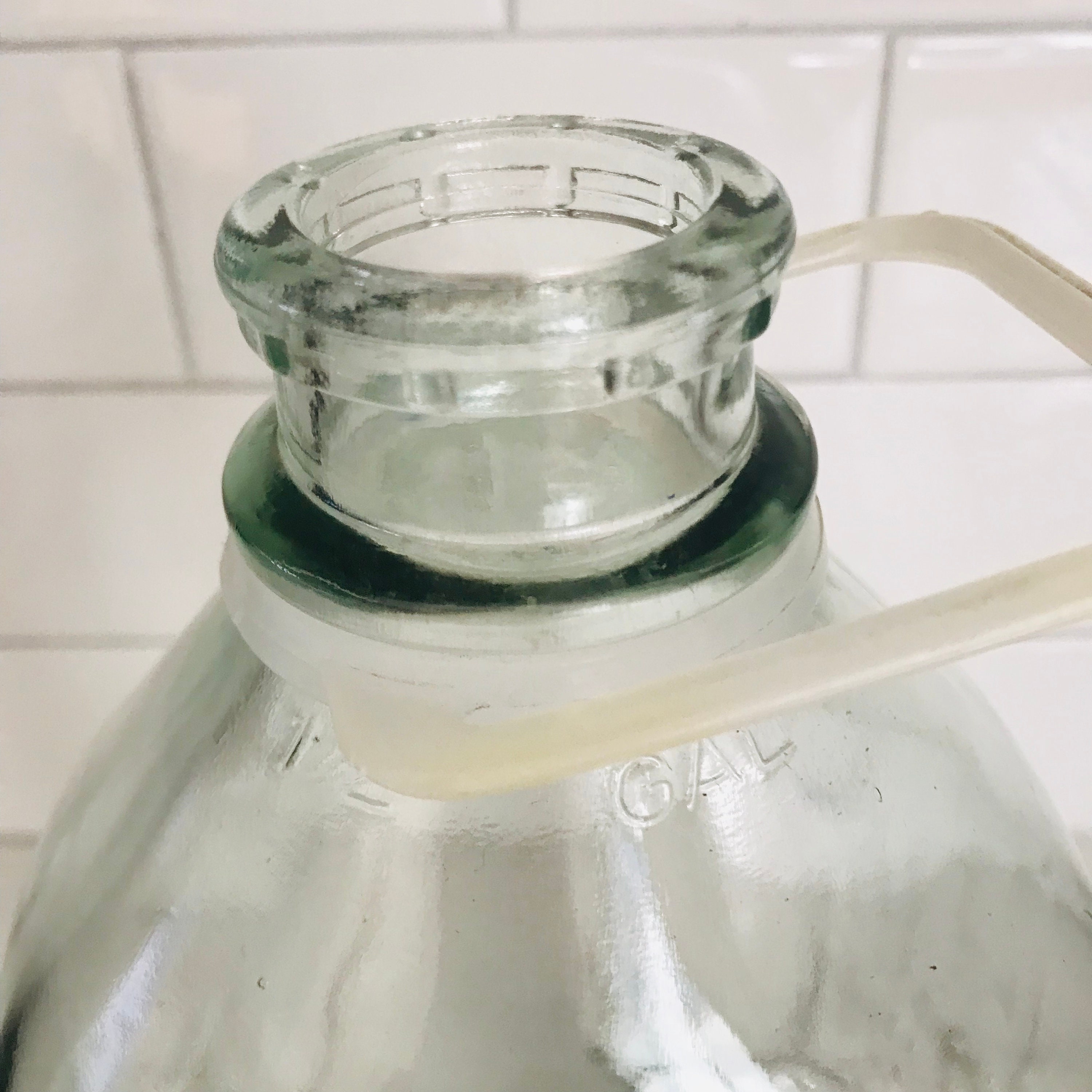 Vintage 1/2 Gallon Glass Milk Jug Delivery Bottle With Handle Collectible  Farmhouse Display Cabin Cottage Lodge Cold Milk Refrigerator Jar -   Hong Kong