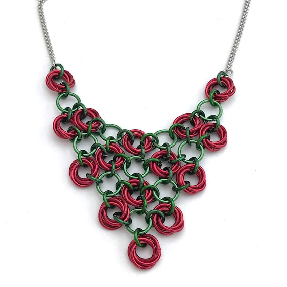 Red and Geen Japanese rosettes chainmaille mesh necklace - Rose garden