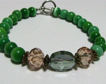 Emerald green and crystal bead bracelet