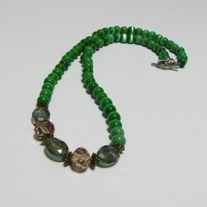 Emerald green and crystal bead necklace image 2